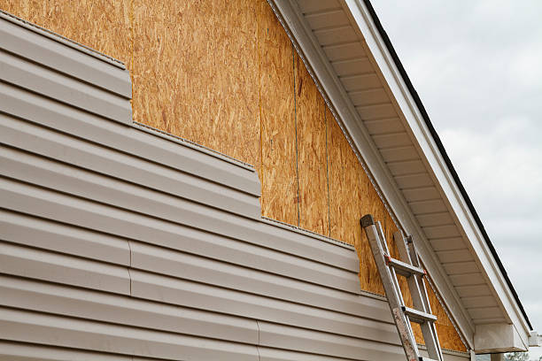 Professional Fiber Cement Siding technician working in Stevensburg, VA